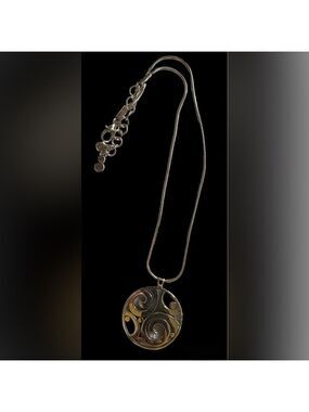 Vintage Brighton London Groove Necklace 
Silver plated with crystals.